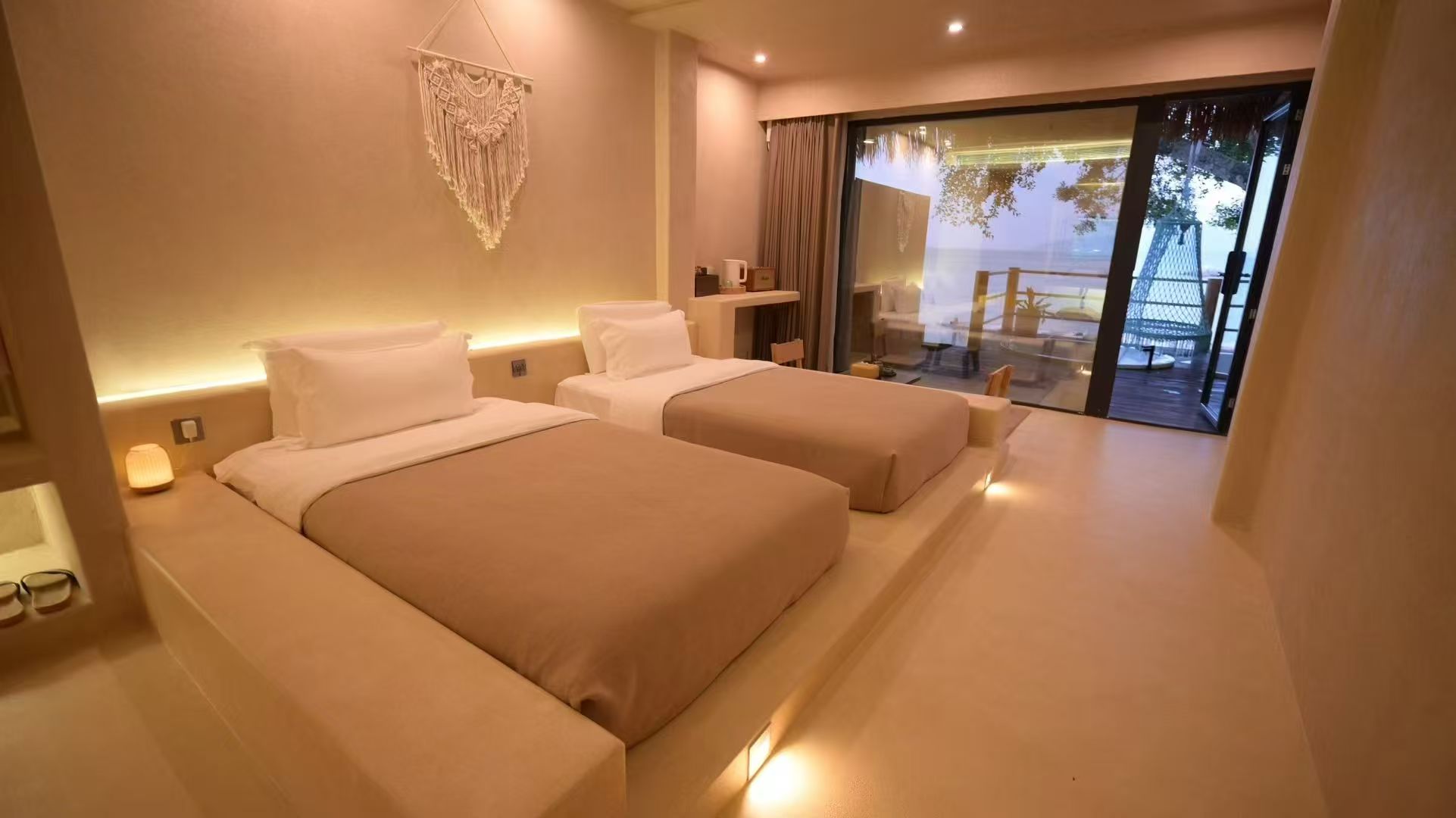 百適涂案例|無機石灰石涂料：邂逅惠州三洲島的沉浸式巖質(zhì)生態(tài)旅宿