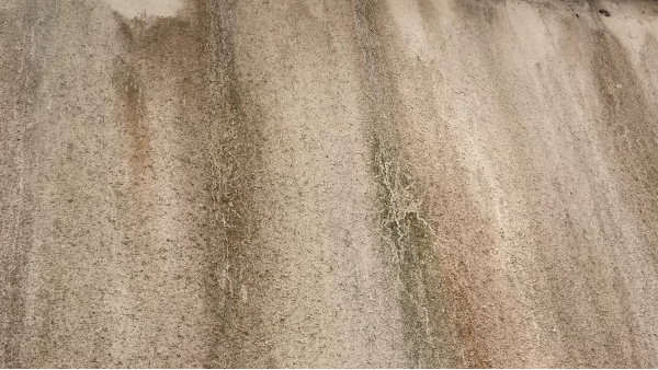 為什么外墻會(huì)出現(xiàn)雨痕？外墻用乳膠漆好還是外墻無(wú)機(jī)涂料更好？