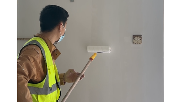 無機涂料噴涂與輥涂，哪種施工方式更省？